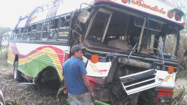 Bus se vuelca y deja seis lesionados en comunidad El Silencio, Boaco