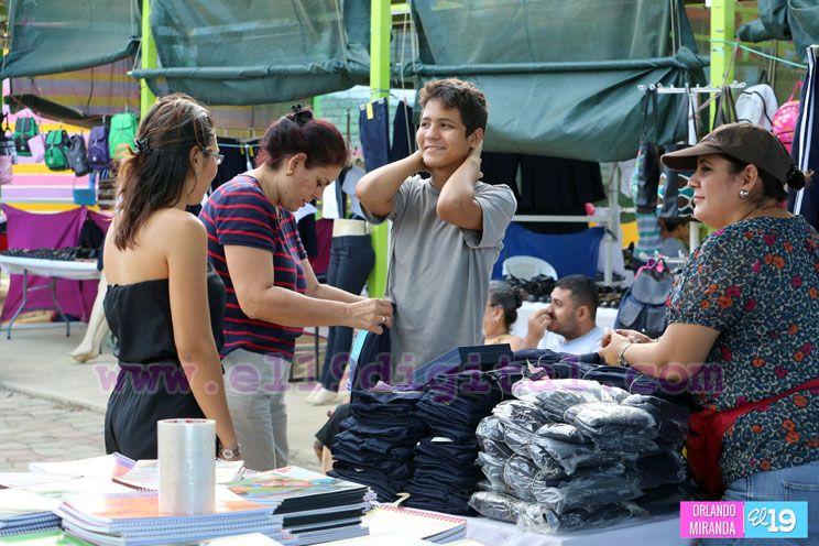 Continúa con éxito Feria Escolar del MEFCCA