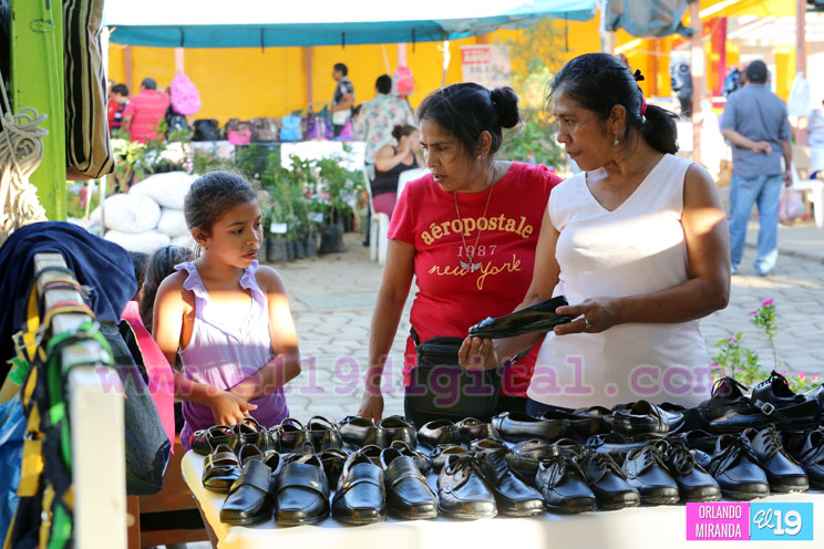 Continúa con éxito Feria Escolar del MEFCCA