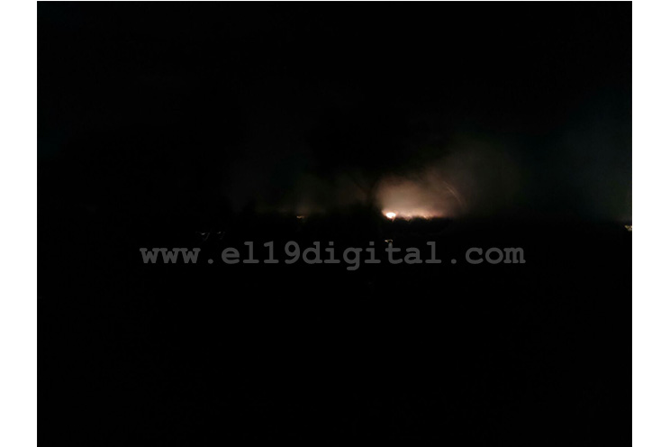 Bomberos controlan incendio en carretera nueva a León