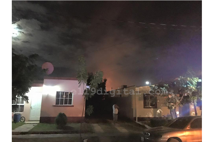 Bomberos controlan incendio en carretera nueva a León