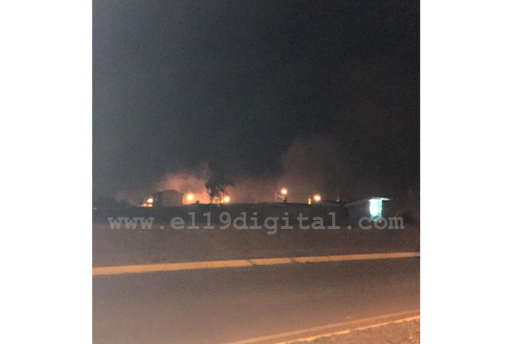 Bomberos controlan incendio en carretera nueva a León