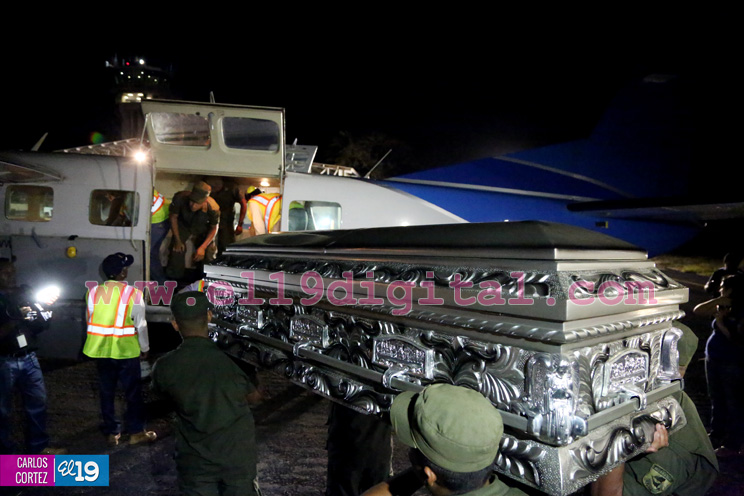 Trasladan cuerpos de 9 turistas costarricenses que perecieron en naufragio en Corn Island (FOTOS)