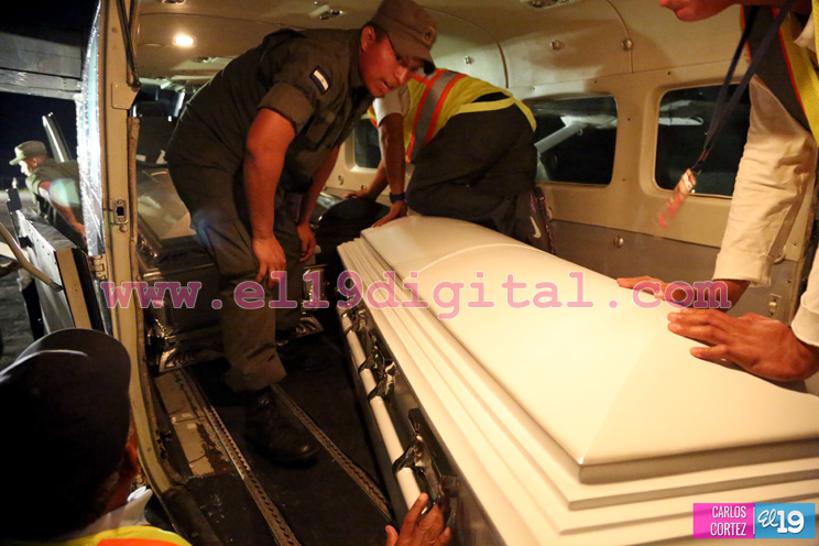 Trasladan cuerpos de 9 turistas costarricenses que perecieron en naufragio en Corn Island (FOTOS)