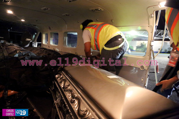 Trasladan cuerpos de 9 turistas costarricenses que perecieron en naufragio en Corn Island (FOTOS)