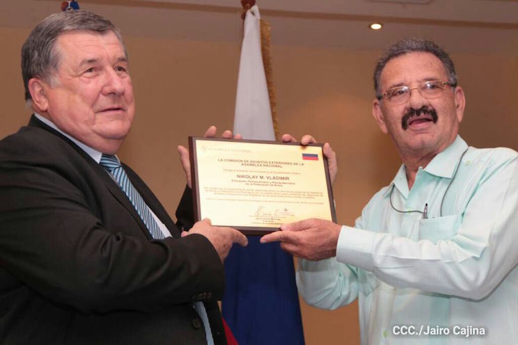 Comisión del Exterior brinda reconocimiento a embajador de Rusia