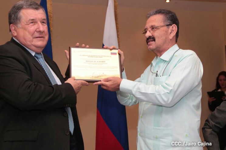 Comisión del Exterior brinda reconocimiento a embajador de Rusia
