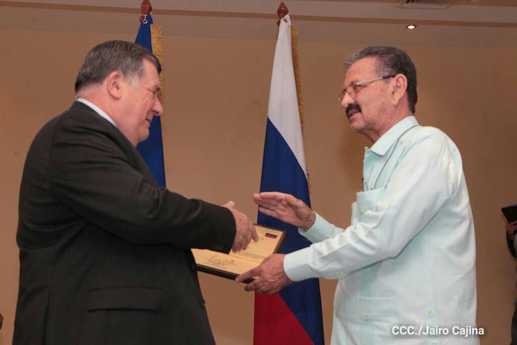Comisión del Exterior brinda reconocimiento a embajador de Rusia