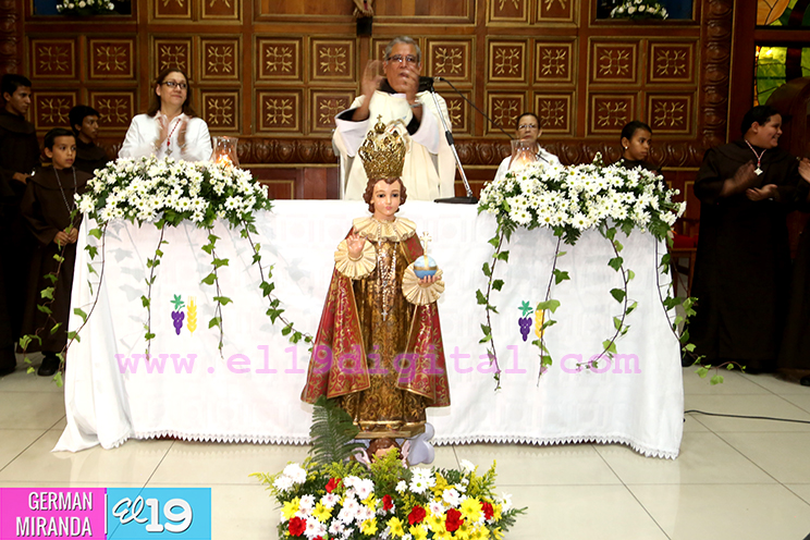 Feligreses de Managua celebran al Niño Jesús de Praga