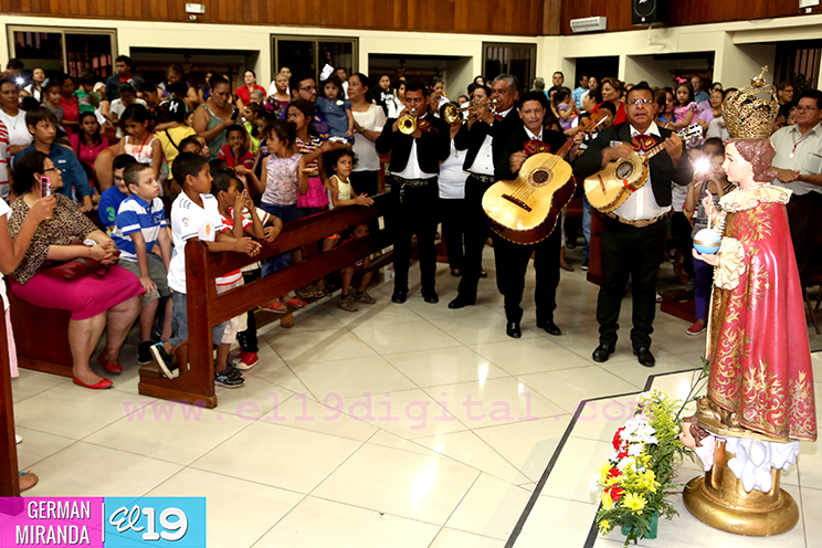 Feligreses de Managua celebran al Niño Jesús de Praga