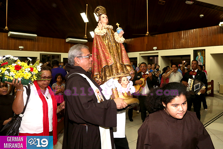 Feligreses de Managua celebran al Niño Jesús de Praga