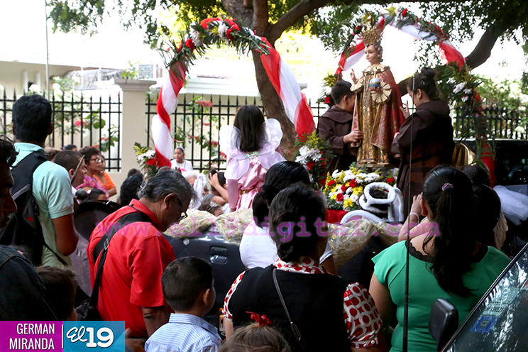 Feligreses de Managua celebran al Niño Jesús de Praga