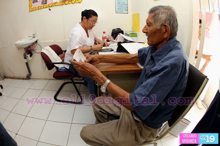 Centros de salud en los mercados brindan atención oportuna a comerciantes