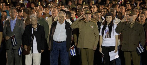 Cuba rinde tributo a José Martí en Marcha de las Antorchas