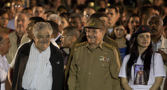 Cuba rinde tributo a José Martí en Marcha de las Antorchas