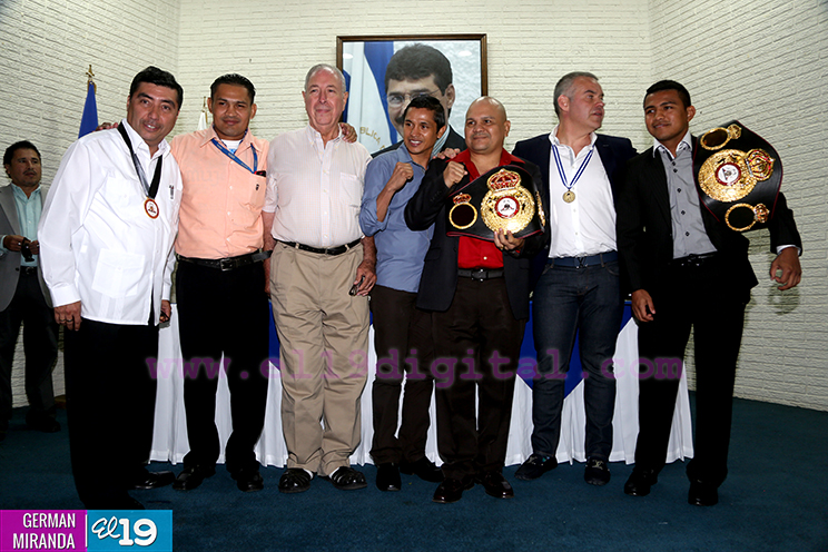 Alcaldía de Managua distingue con ‘Orden Alexis Argüello’ a Presidente de la AMB
