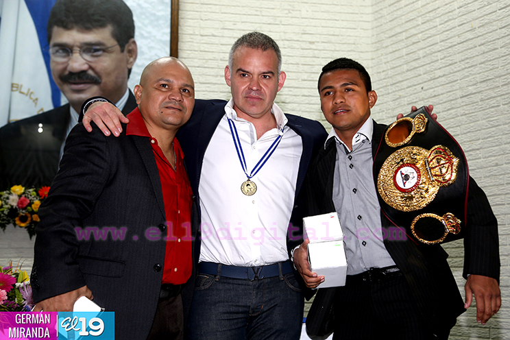 Alcaldía de Managua distingue con ‘Orden Alexis Argüello’ a Presidente de la AMB