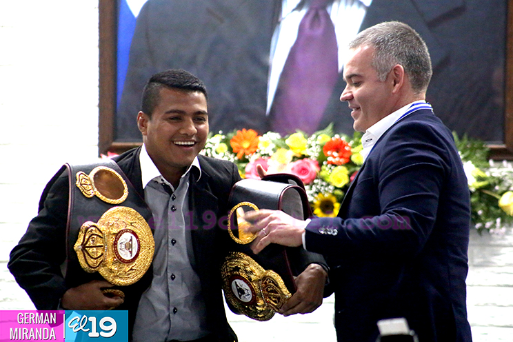 Alcaldía de Managua distingue con ‘Orden Alexis Argüello’ a Presidente de la AMB