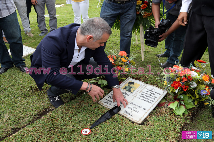 Presidente de la AMB rinde homenaje a la gloria del boxeo Alexis Argüello 