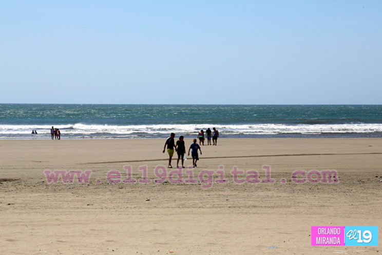 Sol, arena y olas en Pochomil