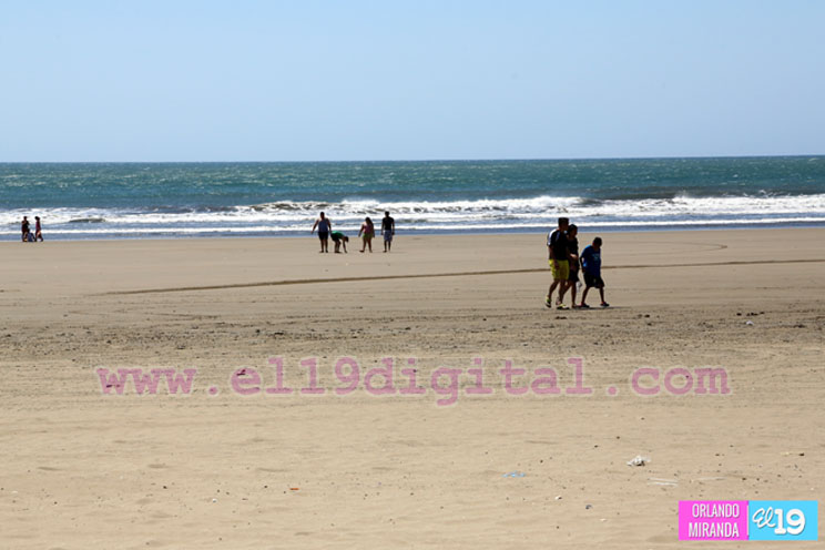 Sol, arena y olas en Pochomil