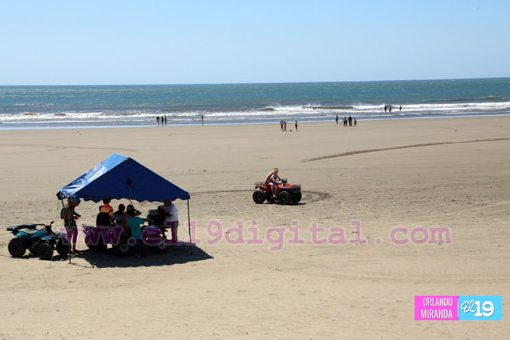 Sol, arena y olas en Pochomil
