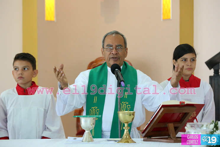 Padre Antonio Castro celebra 45 años de vida sacerdotal al lado del pueblo