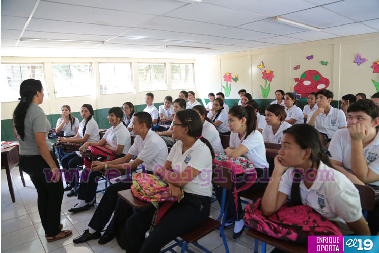 Colegios privados inician año lectivo 2016