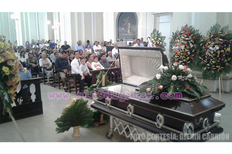 Familiares y amigos despiden restos mortales de "Chepito" Esquivel en León