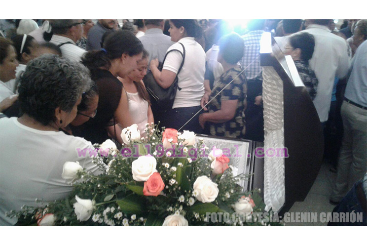 Familiares y amigos despiden restos mortales de "Chepito" Esquivel en León