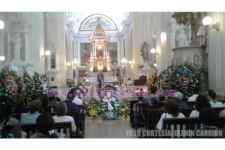 Familiares y amigos despiden restos mortales de "Chepito" Esquivel en León