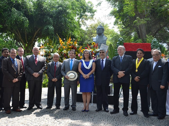 Homenaje a Darío en Perú