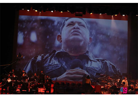 Rinden homenaje al comandante Chávez
