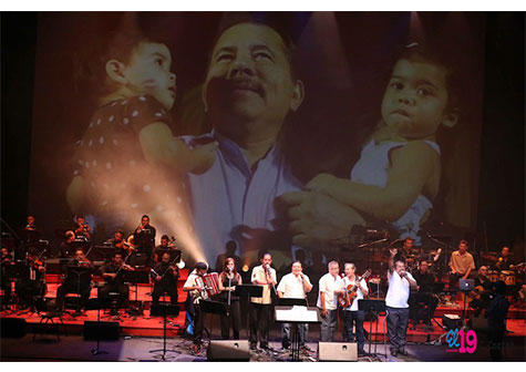 Rinden homenaje al comandante Chávez