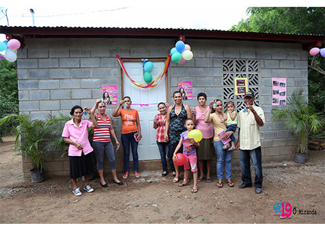 Familias de Las Cañas y la Montañita reciben felices viviendas del gobierno