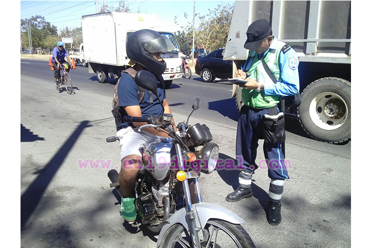 Policía Nacional inicia campaña "Un Casco, Una Vida"