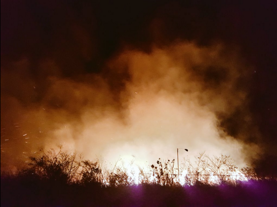Incendio de pastizales cerca de la cuesta El Plomo