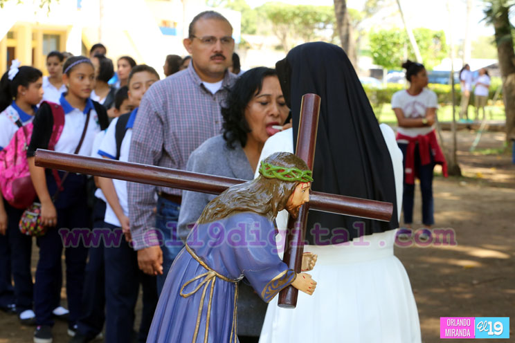 Comunidad educativa de la UNICA realiza primer Viacrucis de Cuaresma