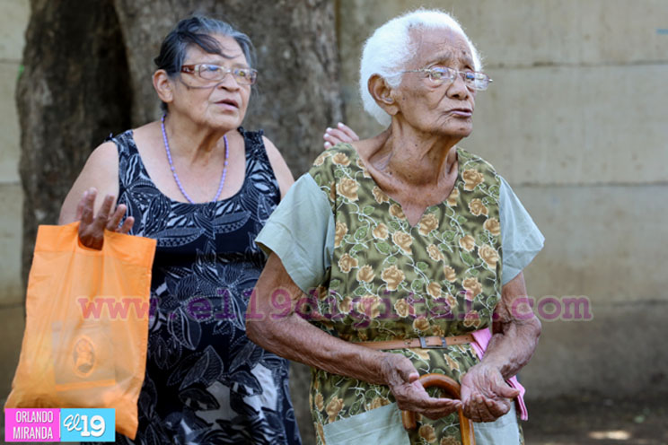 Comunidad educativa de la UNICA realiza primer Viacrucis de Cuaresma