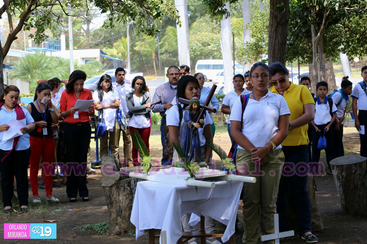Comunidad educativa de la UNICA realiza primer Viacrucis de Cuaresma