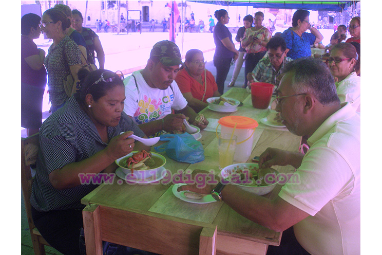 Con amor a Nicaragua, leoneses disfrutan en familia de la Feria de las Sopas
