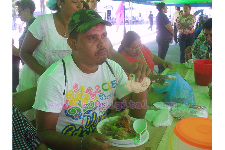 Con amor a Nicaragua, leoneses disfrutan en familia de la Feria de las Sopas
