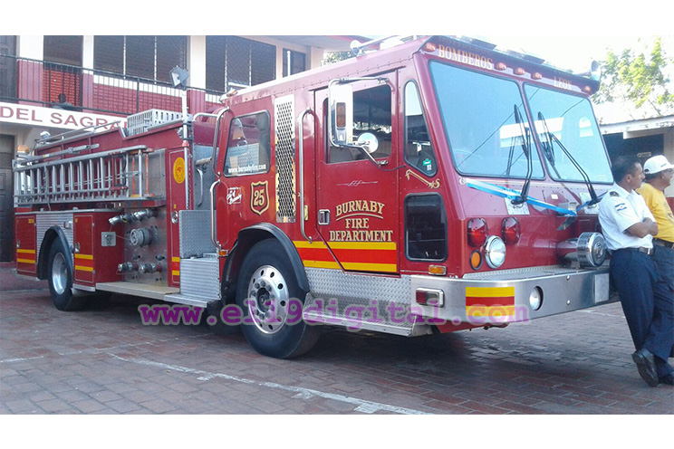 Bomberos voluntarios de León reciben nuevo camión