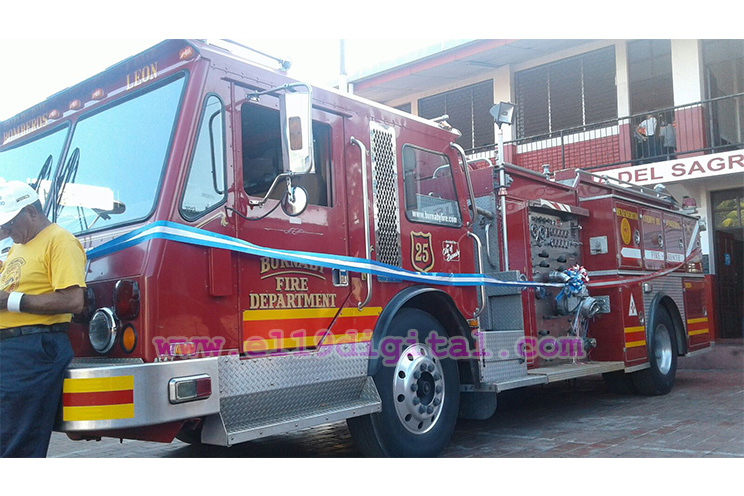 Bomberos voluntarios de León reciben nuevo camión