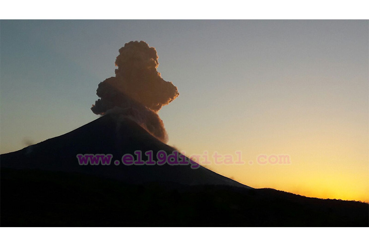 Volcán Momotombo registra su cuarta explosión del día