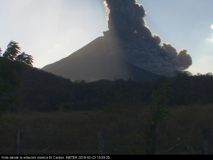 Explosión en el volcán Momotombo