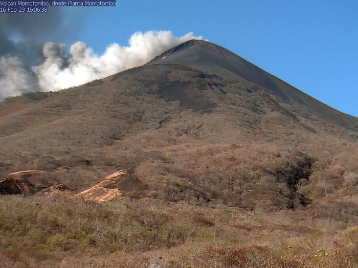 Explosión en el volcán Momotombo