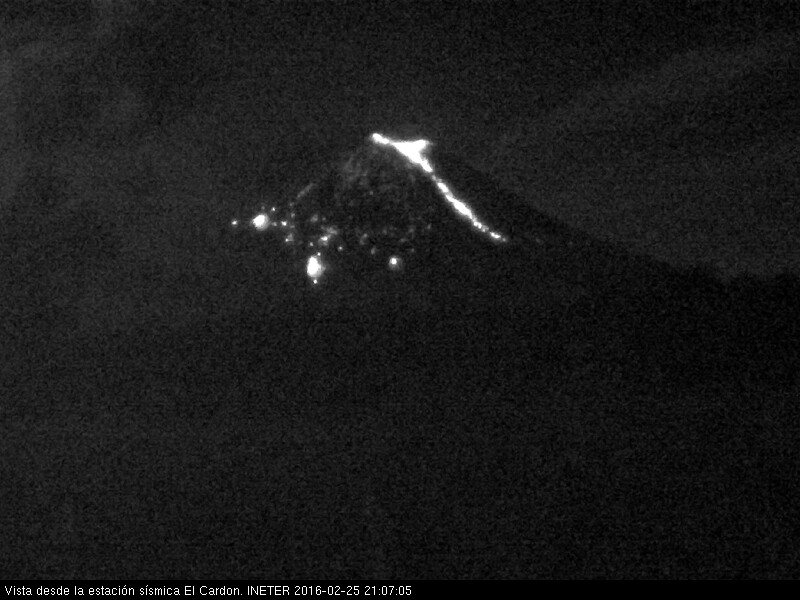 Momotombo continúa con su actividad eruptiva