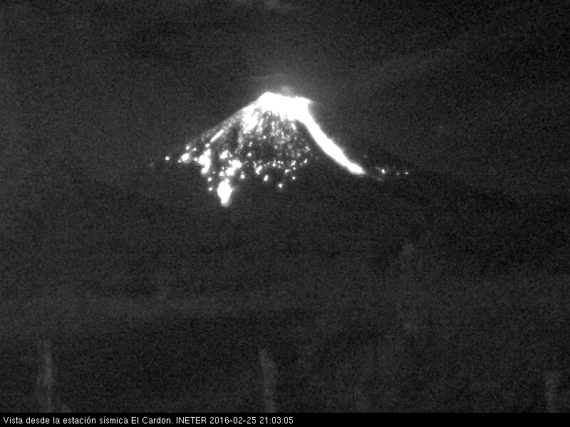 Momotombo continúa con su actividad eruptiva