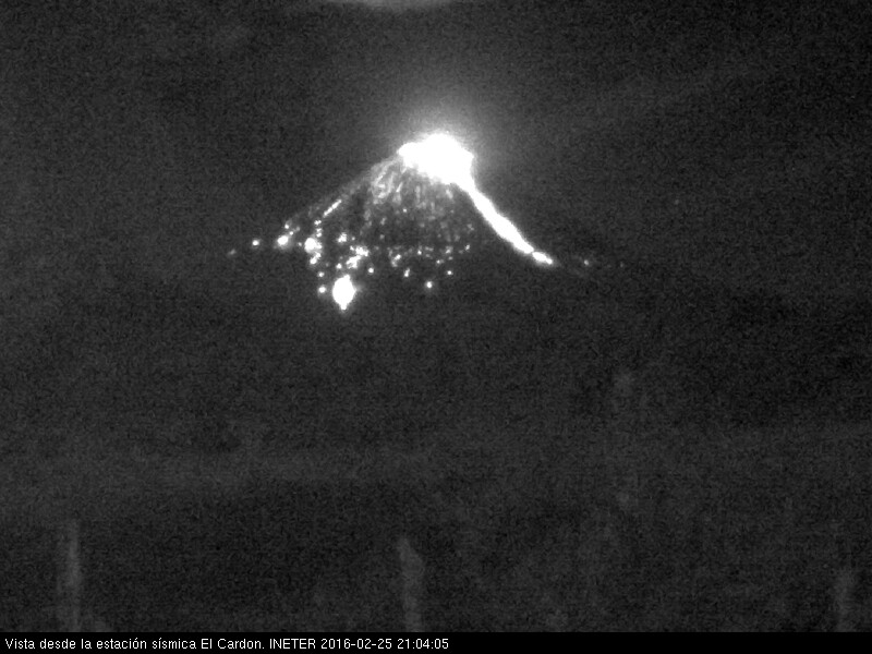 Momotombo continúa con su actividad eruptiva